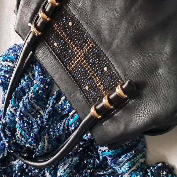 LARGE HANDBAG & MATCHING SCARF SOLD SEPARATELY - Picture 4 of 12